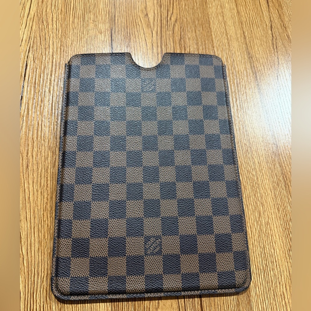 LOUIS VUITTON ipad case